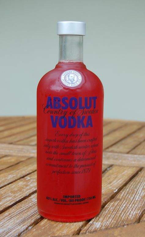 Strawberry vodka Vodka Strawberries, Flavored Liquor, Strawberry Vodka, Liquor Drinks, Absolut Vodka, Cafe Food, The Recipe, Vodka Bottle, My Friend