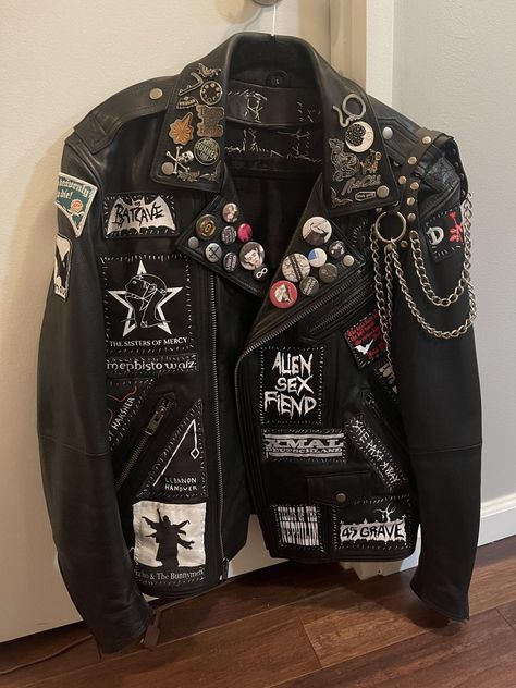 Post punk leather jacket with buttons, pins and badges Metal Patches Jacket, Battle Jacket Inspiration, Goth Battle Jacket, Leather Battle Jacket, Punk Patch Jacket, Patch Jacket Punk, Punk Battle Jacket, Leather Jacket With Patches, Patch Jacket Ideas