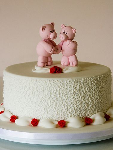 Grisepar idé 40th Wedding Anniversary Cake, Piggy Cake, Pig Birthday Cakes, Pig Crafts, Ruby Anniversary, Pig Cake, Wedding Anniversary Cake, 40th Wedding Anniversary, Gateaux Cake