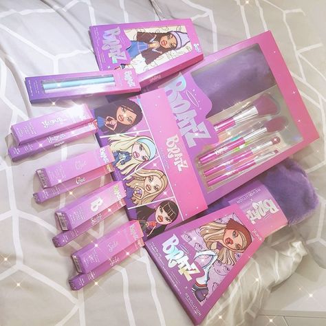 Bratz Makeup Products, Bratz Perfume, Bratz Merch, Bratz Accessories, Anastasia Makeup, Bratz Makeup, Jumbo Squishies, 21st Bday Ideas, Lip Gloss Cosmetics