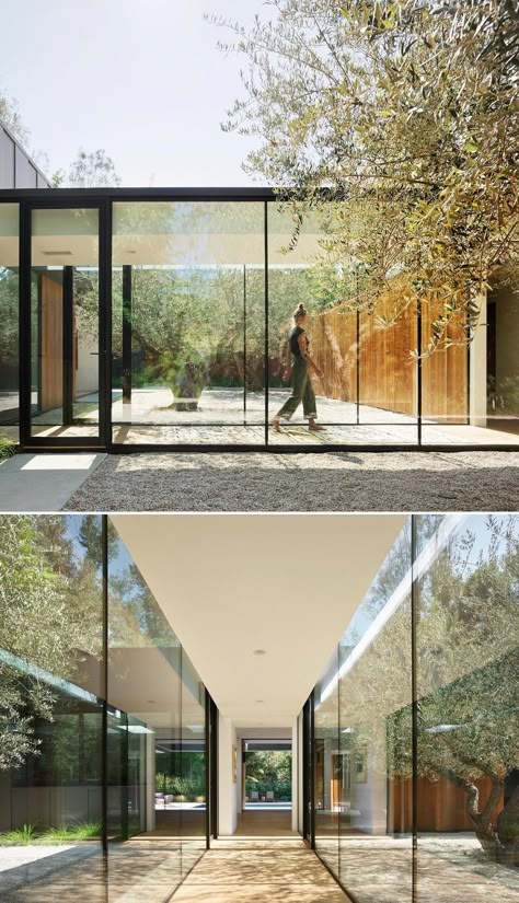 A glass lined hallway. Architecture Los Angeles, House In Los Angeles, Built In Bathtub, California Architecture, A Modern House, Glass Walls, Los Angeles Homes, House Extensions, Structural Engineering