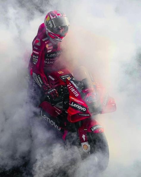 Motorcycle Racers, Italian Motorcycles, Drifting Cars, Sports Bikes Motorcycles, Red Cap, Motorcycle Riders, Racing Motorcycles, Moto Gp, Motor Racing