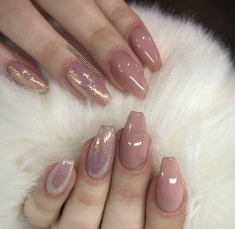 Dusty Pink And Gold Nails, Dusty Rose And Gold Nails, Dusty Rose Nails Design, Dusty Pink Nails, Rose Nail Design, Fly Nails, Beige Nails, Brown Hair With Blonde Highlights, Rose Gold Nails