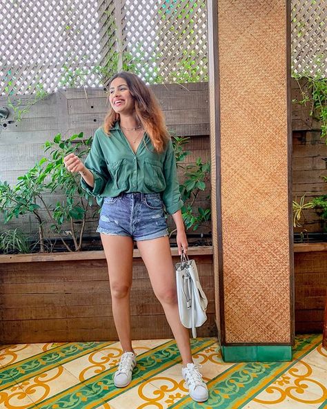 Ashna Hedge, Aashna Hegde, Western Dresses For Girl, Inspiration Portrait, Modest Casual Outfits, Cute Skirt Outfits, Goofy Pictures, Bff Goals, Causual Outfits