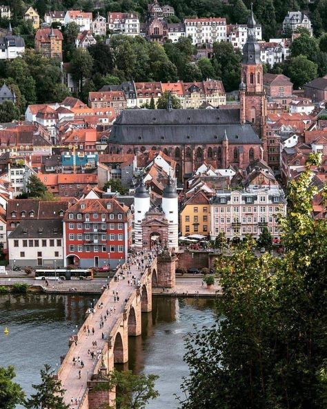 Germany Photos, Heidelberg Germany, German Architecture, Visit Germany, Historic Buildings, Amazing Nature, Great Photos, Europe Travel, Places To Travel