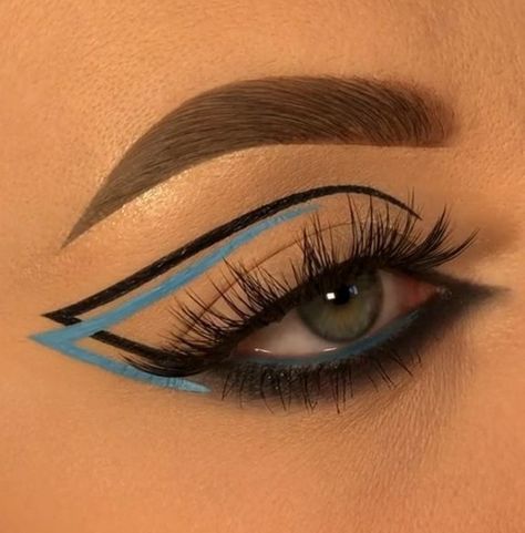 Pretty Eyeliner, Inner Eyeliner, All Makeup Products, Bold Cat Eye, Monster High Makeup, Maquillage Yeux Cut Crease, Eye Makeup Images, Eyeliner Designs, Prom Eye Makeup