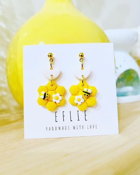 Simply Clay Bee Gnome Earrings, Bumble Bee Clay Earrings, Space Polymer Clay Earrings, Dangling Polymer Clay Earrings, Bee Earrings Clay, Spring Clay Ideas, Super Clay Earrings, Bee Polymer Clay Earrings, Clay Bee Earrings