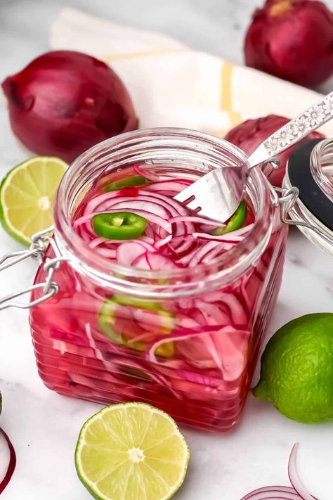 Mexican Pickled Red Onions, Pickling Veggies, Spicy Pickled Onions, Onions Recipes, Pickle Onions Recipe, Pickled Foods, Red Onion Recipes, Mexican Table, Hidden Veggies