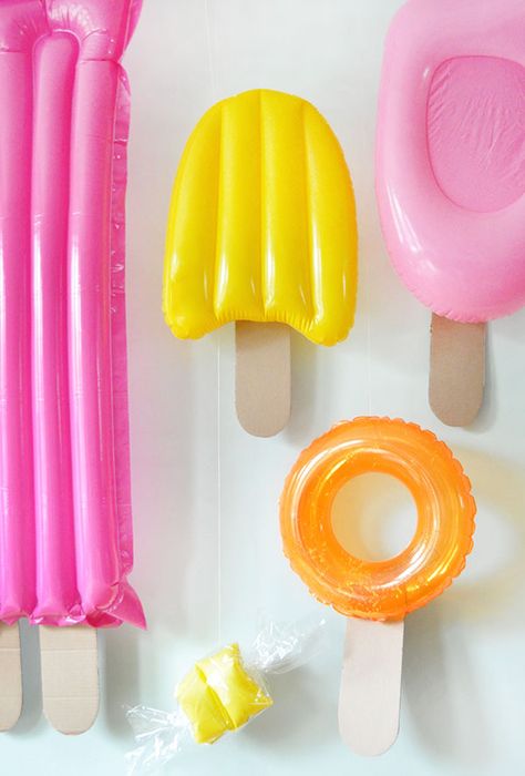 Love this popscile party decor! Popsicle Party, Fiesta Tropical, Ice Cream Social, Ready To Pop, Tropical Party, Ice Cream Party, Unique Photo, Photo Backdrop, Party Inspiration