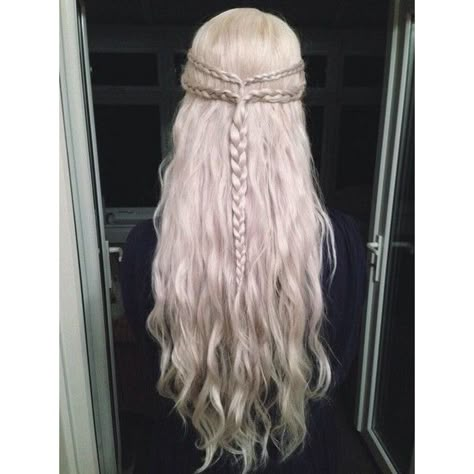 Khaleesi hair ❤ liked on Polyvore featuring accessories and hair accessories Targaryen Hair, Khaleesi Hair, Hair Shrinkage, Medieval Hairstyles, Fantasy Hair, Peinados Fáciles Para Cabello Corto, Dream Hair, Hair Dos, White Hair