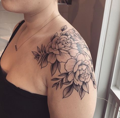 Shoulder Cap Tattoo, Girl Shoulder Tattoos, Floral Tattoo Shoulder, Tattoo Ideas Unique, Small Shoulder Tattoos, Hip Thigh Tattoos, Flower Tattoo Shoulder, Inspiration Tattoos, Shoulder Tattoos For Women