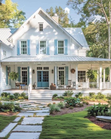 Southern Home Exterior, Coastal Cottage Exterior, White Picket Fence Ideas, Picket Fence Ideas, Cozy Coastal Cottage, Southern Farmhouse, Fence Designs, House Flippers, Blue Shutters