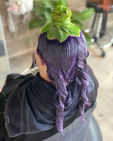 I love me some processing pics 🤤 I don’t think there’s anything more satisfying then seeing those vibrant shades marinate 😮‍💨 ✨ #processingporn #sosatisfying #pravana #pravanacolor #pulpriot #pulpriothair #framar #saloncentric #themilkdistrict #orlandohairstylist #behindthechair #orlandosalon #alternativehair #hairinspo #haircolor #rainbowhair Pulp Riot Hair, Pulp Riot, I Love Me, Alternative Hair, Rainbow Hair, Love Me, Hair Inspo, Hair Stylist, Hair Color