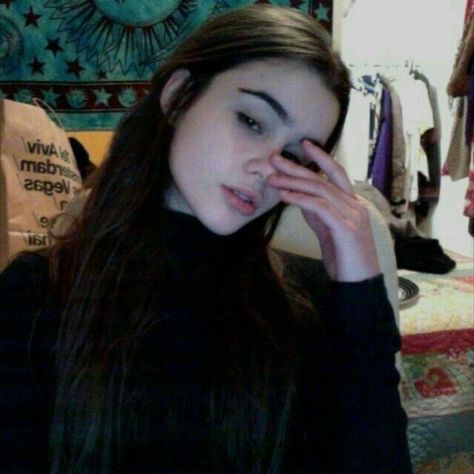 Barbara Ferreira, Uk Icon, Barbie Tumblr, Skincare Hacks, Crystal Castles, Barbie Ferreira, Soft Grunge, Facial Expressions, 가을 패션