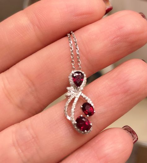 Ruby and diamond pendent Ruby Pendent Designs, Ruby Diamond Pendant, Small Earrings Gold, Jewelry Knowledge, Diamond Pendent, Diamond Pendants Designs, Jewellery Design Sketches, Metalwork Jewelry, Diamond Pendants