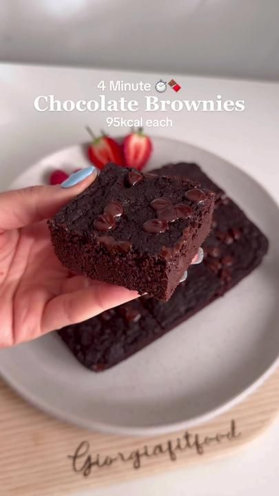 Brownie Ingredients, Healthy Sweets Recipes, Delicious Snacks Recipes, More Recipes, Idee Pasto Sano, Quick Desserts, Healthy Sweets, Chocolate Brownies, Food Processor