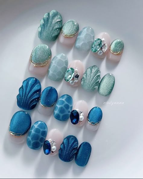 Blue Nails For Summer, Ocean Nail Art, Cream Nail Art, Nail Art Wheel, Tape Nail Art, Nails For Summer, Sea Nails, Nail Piercing, Art Deco Nails