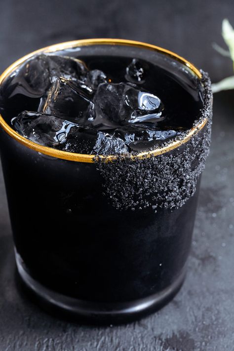 Charcoal Margarita, Black Cocktail Drink, Diy Black Salt, Botanical Cocktails, Black Margarita, Spooky Drinks, Fall Beverages, Shrimp Boil Foil, Pitcher Cocktails