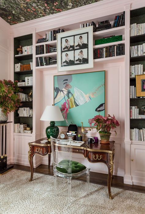 Corey Damen Jenkins Creates a Modern Lady's Library for Kips Bay 2019 | House Tipster Industry Private Library Room, Corey Damen Jenkins, Kips Bay Showhouse, Ceiling Art, Calming Spaces, Home Library, Seating Arrangements, Best Interior, Master Class