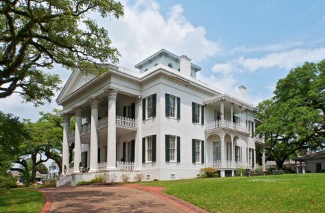 Antebellum Homes on Southern Plantations Photos | Architectural Digest Old Southern Plantations, Antebellum Home, Southern Mansions, Southern Plantations, Craftsman Farmhouse, Antebellum Homes, Southern Design, Abandoned House, Southern Homes