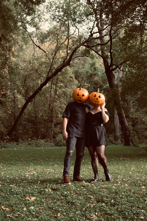 Pumpkinhead Photoshoot, Pumpkin Head Photoshoot, Head Photoshoot, Pumpkin Pictures, Photoshoot Couple, Halloween Photography, Halloween Photoshoot, Pumpkin Head, Couple Photoshoot