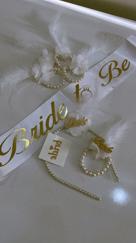 Bir gelinin tatlı telaşı Bride Partisi, Frock Design For Wedding, Simple Bridal Shower Decorations, Bride To Be Decorations, Nikah Decor, Brides Room, Simple Bridal Shower, Instagram Captions For Friends, Bridal Bachelorette Party