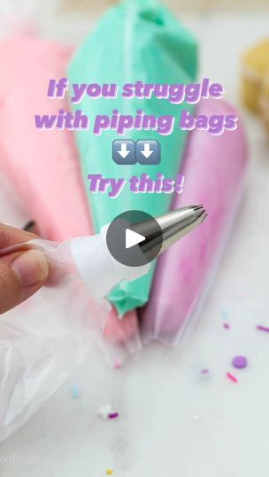 Diy Frosting Bag, Piping Bag Hacks, Cupcake Icing Techniques, Diy Piping Bag, Diy Frosting, Frosting Decorating, Beyond Frosting, Frosting Buttercream, Cupcake Piping