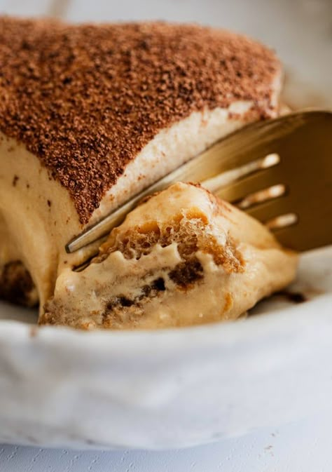 Dulce De Leche Tiramisu Recipe - Pinch of Yum Pinch Of Yum Recipes, Homemade Tiramisu, Italian Baking, Pinch Of Yum, Asian Sweets, Tiramisu Recipe, Yum Recipes, Baked Treats, Japanese Dessert