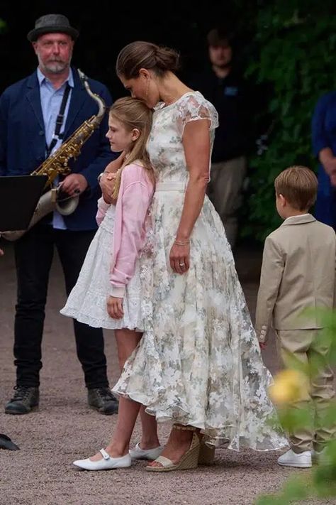 Princess Charlotte Birthday Photos, Pink Satin Gown, Swedish Dress, King Queen Princess, Queen Victoria's Daughters, Princess Sofia Of Sweden Tiara, Floral Chiffon Top, Royal Gowns, Kroonprinses Victoria