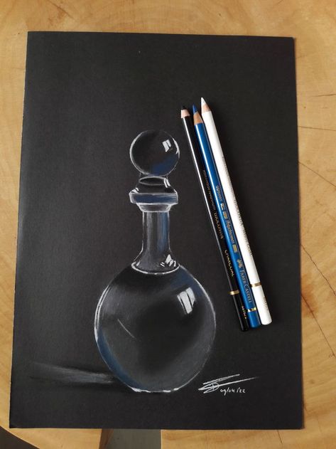 I've made this glass bottle with a black and a white charcoal pencil + a blue pencil from Faber Castell Polychromos. My experience is that, the white charcoal pencil gives a deeper and whiter color than the white pencil from Faber Castell Polychromos. White Charcoal Pencil, Drapery Drawing, Prismacolor Art, Faber Castell Polychromos, Charcoal Pencil, Black And White Art Drawing, White Pencil, White Charcoal, Book Art Diy