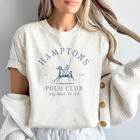 Featuring an elegant sports club design, The Hamptons Polo Club T Shirt is perfect for any occasion. The shirt's unique design evokes a retro luxury aesthetic that is comfortable and stylish. Whether you're a polo player or you're simply a lover of all things New York, this cozy tee is a must-have addition to your wardrobe. Give it as a gift to someone special your life or treat yourself to this unique and timeless piece. * PRODUCT DETAILS * ♥ Double needle stitching on all seams. The garment is Country Club Branding, New York Preppy, Shirt Old Money, Club Luxury, Design Club, Preppy Stuff, Retro Sports, Club T Shirt, Luxury Aesthetic