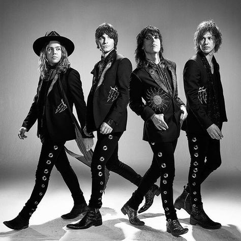 Look at them with their matchy outfits! Heard they're starting to record a new album... so excited if that's the case! The Struts Band, Luke Spiller, Glam Rock Bands, Rolling Stones Shirt, Rock And Roll Bands, Missouri State, Concert Band, Concert Outfits, Rock Fashion