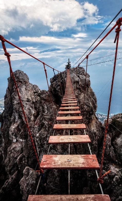 Afraid of heights? These terrifying bridges will make your stomach drop #dangerous #bridges #scarybridges #dangerousroads #dangerousplaces Scary Bridges, Invisible Cities, Famous Bridges, Dangerous Roads, Bridge Photography, Suspension Bridge, Life Pictures, New Journey, Landscape Photos