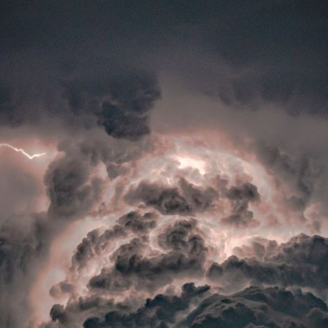 Discovery on Instagram: "Nature unleashes its power in a devastating storm 🌫️  Watch real footage from survivors of this derecho storm in a new #InTheEyeOfTheStorm tonight at 10p on Discovery." Devastating Art, Storm Powers Aesthetic, Weather Powers, Storm Powers, Dark Storm Aesthetic, Thunder Storm Aesthetic, Lighting Storm Aesthetic, Storm Over Ocean Aesthetic, Storm Aesthetic