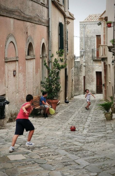 italian kids playing Italian Family Aesthetic, Italian Childhood, Old Italian Aesthetic, Poor Lifestyle, Kids Playing Football, Europe Street, Italy For Kids, Childhood Aesthetic, Spain Aesthetic