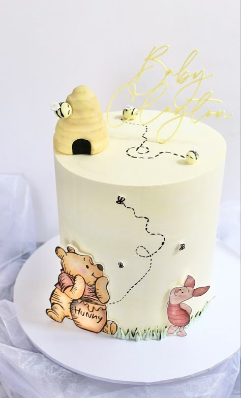 Classic Pooh Shower Ideas, Simple Pooh Cake, Winnie The Pooh Classic Cake, Small Winnie The Pooh Cake, Winnie Pooh Theme Party, Whinney Pooh Cake, Winnie The Pooh Birthday Cake Simple, Winnie The Pooh Birthday Cake Ideas, Winnie The Pooh Cake 1st Birthdays