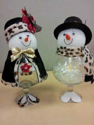 100+ Easy To Make Wine Glass Christmas Decorations To Bring the Festive Magic Home | HubPages Wine Glass Christmas Crafts, Wine Glass Christmas Decorations, Wine Glass Christmas, Snowman Crafts Diy, Săpunuri Handmade, Magic Home, Snowman Christmas Decorations, Glass Christmas Decorations, Festive Crafts