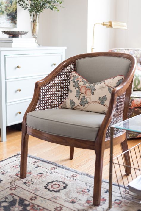 Dining Room With Wicker Chairs, Chair Design For Bedroom, Cane Chair Makeover, Chairs For Living Room, Cane Chair, Chair Makeover, Beautiful Chair, Bedroom Chair, Couches Living Room