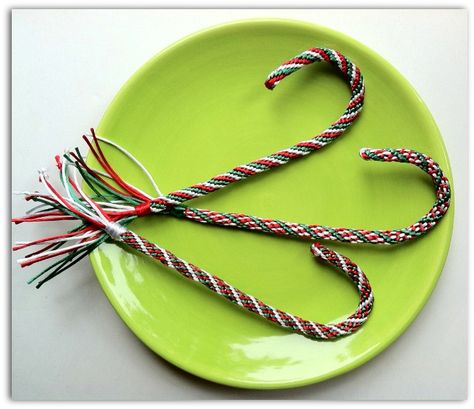 Candy Canes Kumihimo Disk, Spiral Braid, Japanese Braiding, Kumihimo Braiding, Kumihimo Jewelry, Kumihimo Patterns, Cane Stick, Embroidery Bracelets, Bracelets With Meaning