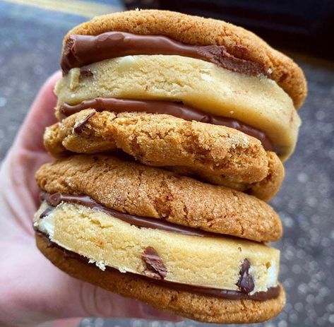 Cookie Dough Sandwich, Food Polls, Sandwich Cookies Filling, Dough Cookie, Eating Photography, Ital Food, Cookie Sandwich, Sandwich Cookie, Cookie Sandwiches