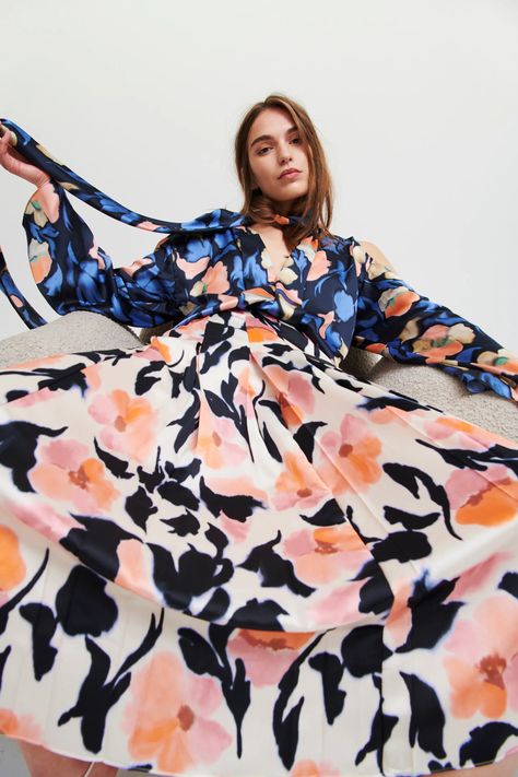 Tanya Taylor Resort 2024 Fashion Show | Vogue Resort 2024 Collection, Resort 2024, Floral Textile, Tanya Taylor, Womenswear Fashion, Print Inspiration, Resort Collection, Print Trends, Create Outfits