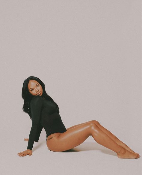 New Body Photoshoot Ideas, Floor Poses Black Women, Bodysuits Photoshoot Ideas, Black Women Group Photoshoot Ideas, Sitting Poses Black Women, Simple Cute Photoshoot Ideas, Studio Female Photoshoot, Birthday Photoshoot Bodysuit, Photo Shoot Poses Black Women