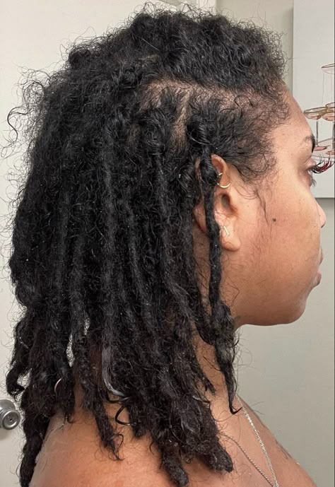 Starter Locs Comb Coil, Small Starter Locs Black Women, 3b Locs, Locs No Retwist, Feminine Locs, Dread Ideas, Afro Boho, Dreadlock Maintenance, Loc Goddess