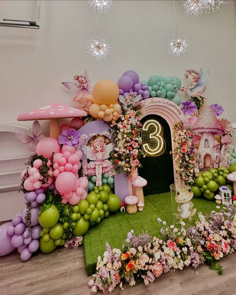 It’s all in the details ❤️ Fairy themed party decor done right! Full Event Decor: @bloomsandpaper Venue: @bloomsandpapereventspace Let us help you turn your vision to life. Let us help you WOW your guests🩷 ____________________________ For Booking or Inquiries: 📲DM or Email us: 💌 Info@bloomsandpaper.com Or fill out our Contact Form: 💻 www.bloomsandpaper.com ____________________________ #Fairybirthday #Fairyfirsttheme #fairytheme #fairiesandbutterflies #PartyDecor #SurreyBC #VancouverBC #Ev... Fairies Birthday Theme, Fairy 5th Birthday Party, Fairy First Birthday Party Decoration, Fairy Birthday Themes, Fairy Theme Birthday Party, Balloon Baby Shower Centerpieces, Fairy Theme Party, Fairy Garden Birthday Party, Fairy Theme