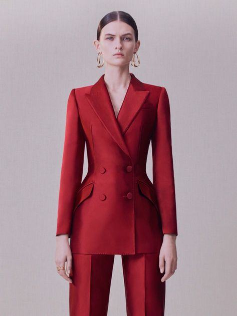 Red Woman Suit, Woman In Suit, Outfit Tips, Woman Suit, Lawyer Outfit, Alexander Mcqueens, Suit Outfit, Corporate Attire, Woman Suit Fashion