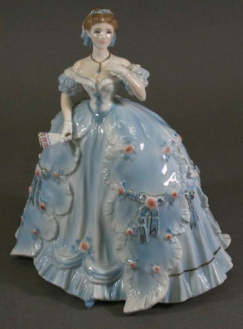 Porcelain Doll Aesthetic, Porcelain Figures, Glass Dolls, Antique Porcelain Dolls, Doll Aesthetic, Dresden Porcelain, Victorian Dolls, Porcelain Art, Glass Figurines