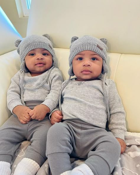 Twin Baby Aesthetic, Twin Boys Aesthetic, Mixed Twins, Twin Baby Outfits, Black Twin Babies, Mom Influencer, Twin Baby Photos, Twins Boys