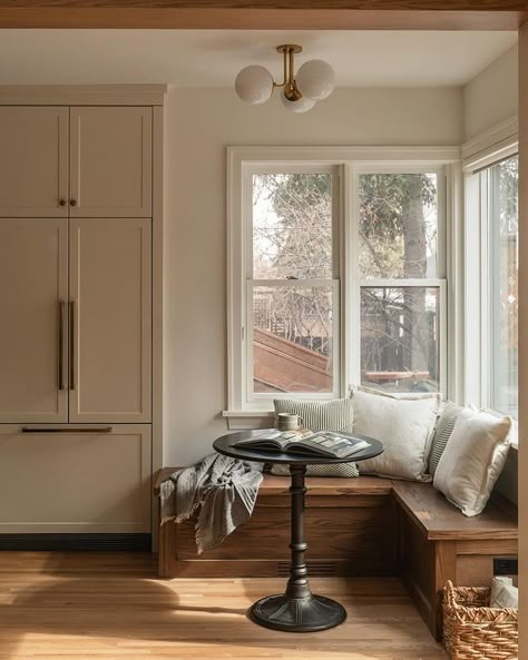 kitchen wood floor • Instagram Kitchen Window Sitting Area, Corner Windows In Kitchen, Window Nook Desk, Plaster Hood Fan, Window Bench Kitchen, Bay Window Dining Table, Corner Kitchen Island, Kitchen With Seating Area, Kitchen Built In Bench