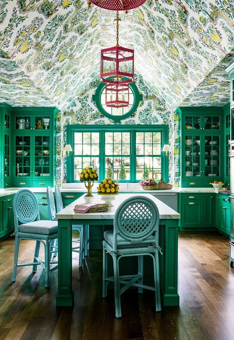 preppy room ideas Palm Beach Decor Interior Design, Beach Aesthetic Home, Palm Beach Aesthetic, Bar Area Design, Preppy Rooms, Maximalist Interior Design, Palm Beach Decor, Interior Design Aesthetic, Home Bar Areas