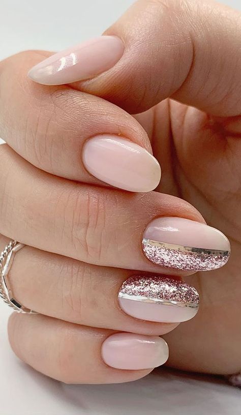 The most stunning wedding nail art designs for a real “wow” Feature Nail Designs, Wedding Nails Oval Shape, Nail Art Designs Pink Rose Gold, White Rose Gold Nails, Navy Blue And Rose Gold Nails, Rose Gold And White Nails, Nude Rose Gold Nails, Blue And Rose Gold Nails, Half Glitter Nails